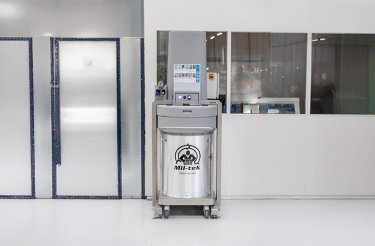 stålkomprimator i bakrum