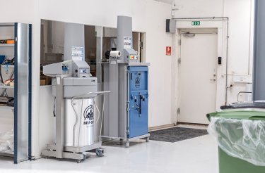 EXP200-blandavfallskomprimator-tillsammans-med-blå-balpress